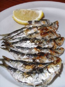 Espeto de sardinas emplatado